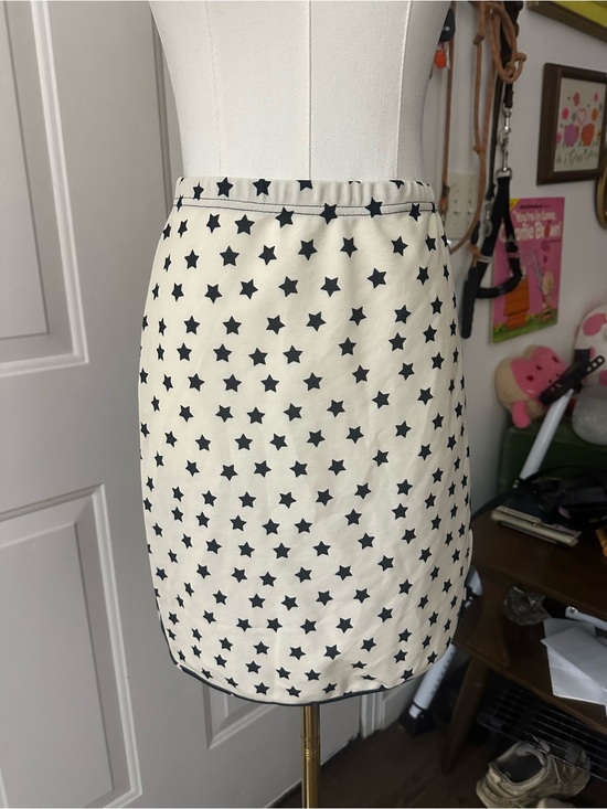 SHEIN Dresses & Skirts - SHEIN Cream Pencil Skirt with Black Star Print